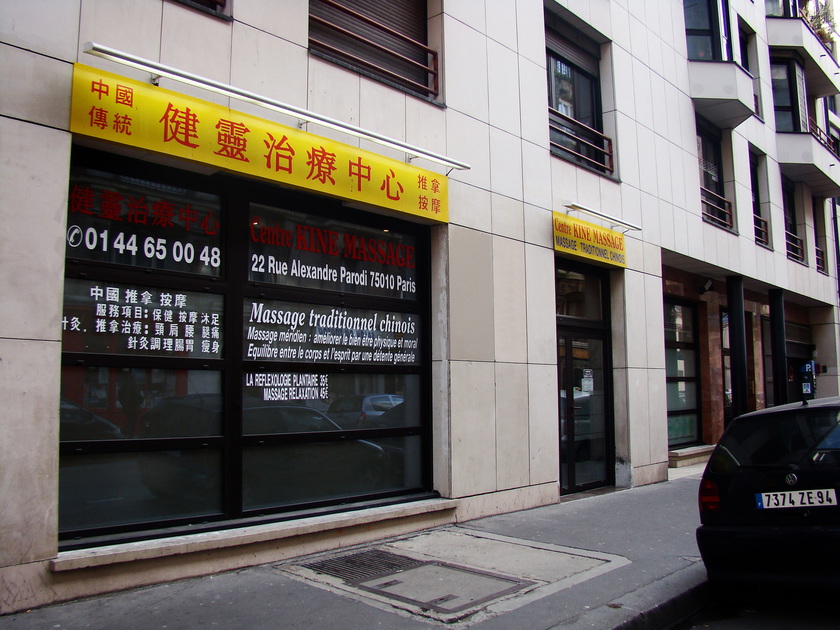 Avertissement : ce salon ne pratique que le massage traditionnel chinois!  |  Centre KINE - MASSAGE 22 rue Alexandre Parodi 75010 Paris  |  tél : 01 44 65 00 48 & 09 50 36 37 88 |  Métro : Louis Blanc